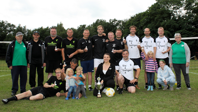 Bagaluten gewinnen Fußballtennisturnier